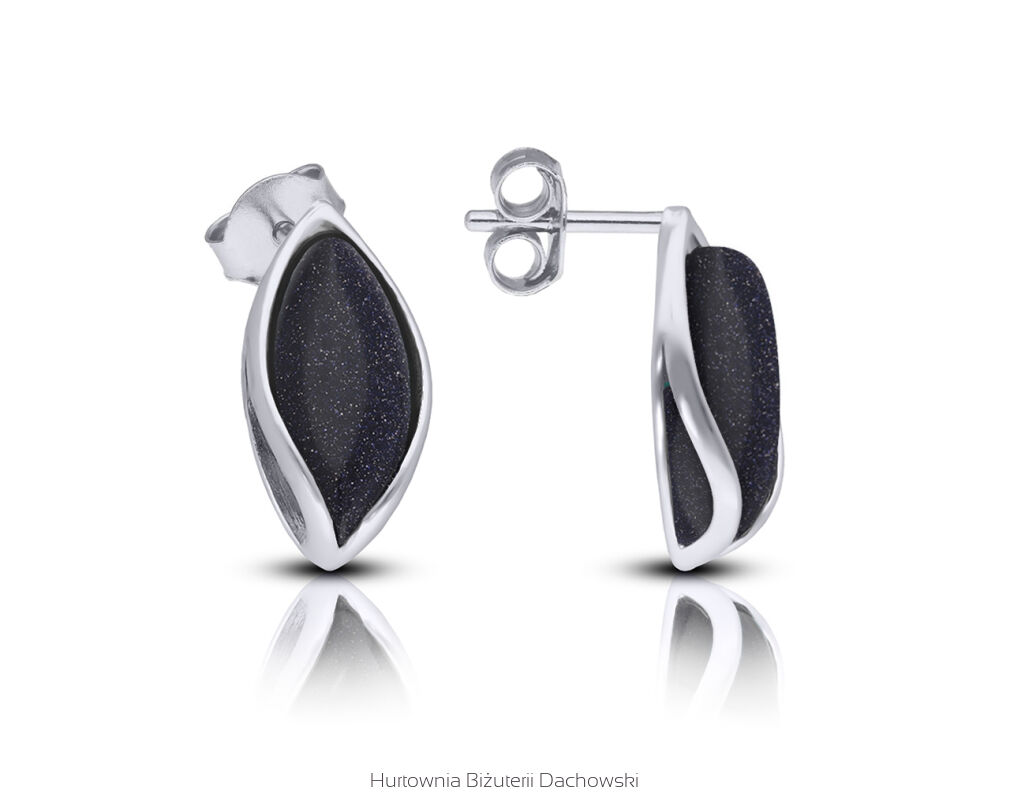 Srebrne kolczyki na sztyfcie z Nocą Kairu